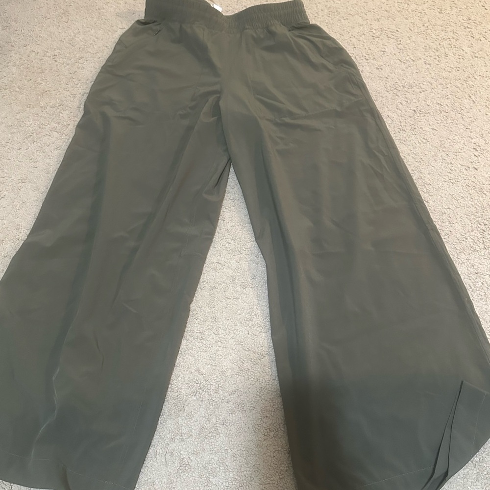 Lululemon Swift Mid-rise Wide-Leg Pants size 6